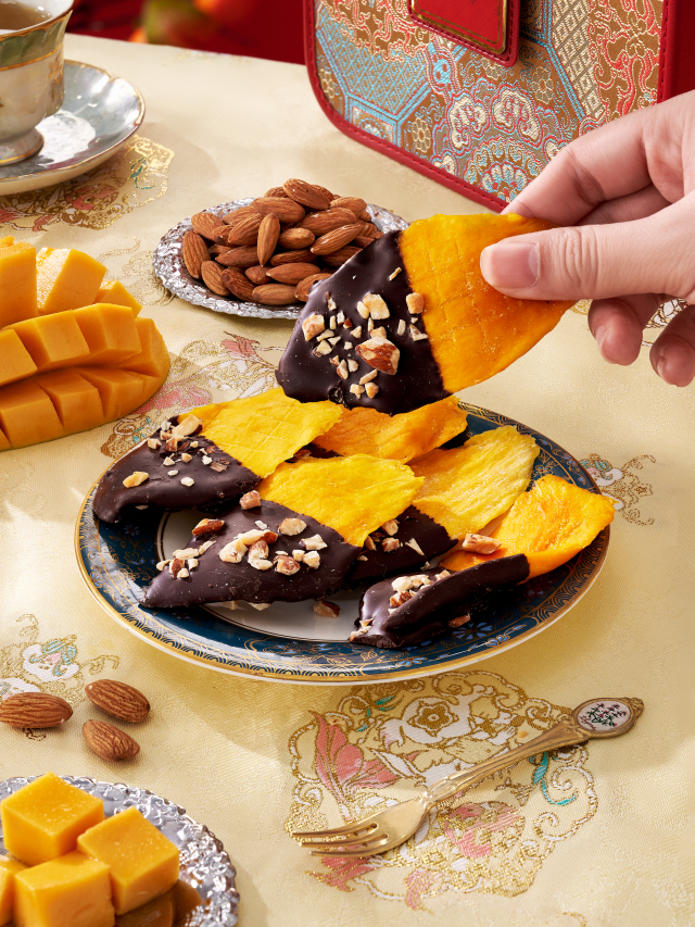 Premium Dark Chocolate Almond Mango